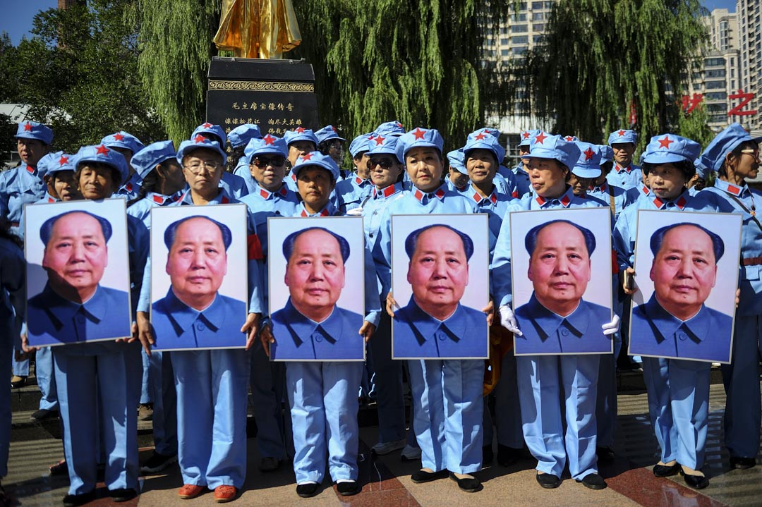 2019年9月9日哈尔滨,人们在纪念中国前领导人毛泽东逝世43周年。