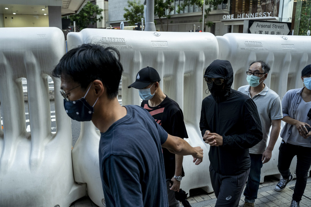 2020年9月19日,12名港人被扣押內地的案件,部分家屬到警察總部報案。