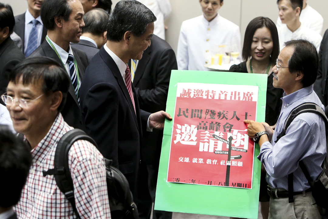 2012年9月12日,特首梁振英與新當選的立法會議員共進午餐,張超雄席間提出邀請梁振英出席殘疾人士高峰會。