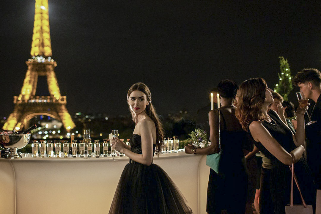 《艾蜜莉在巴黎》(Emily in Paris)劇照。