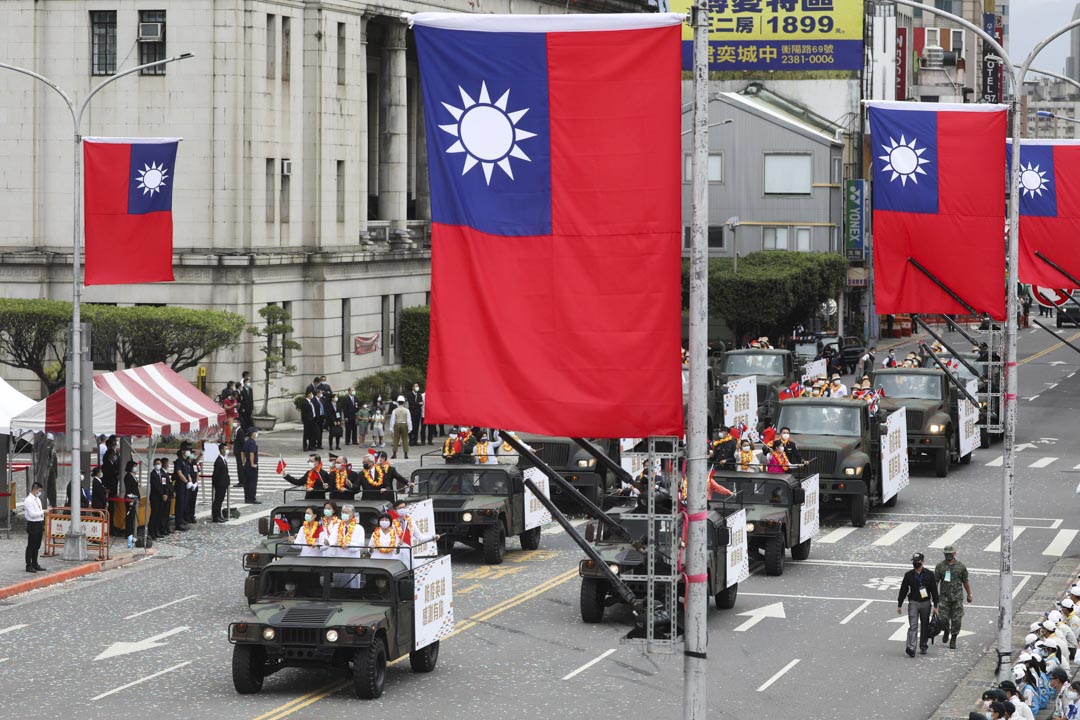 2020年10月10日,总统府前举行的国庆庆典,因疫情关系令庆典规模缩小。