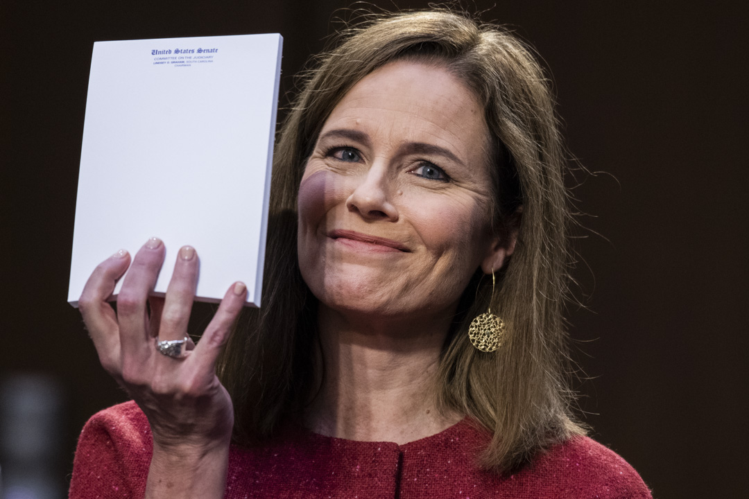 2020年10月13日,美國最高法院大法官提名人艾米·康尼·巴雷特(Amy Coney Barrett)出席參議院司法委員會確認聽證會。