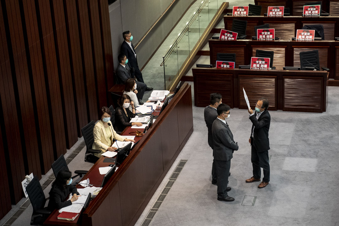 2020年5月8日,立法會內務委員會出現混亂,張超雄持續高呼「李慧琼你越權」,喊了半小時後被保安抬走。