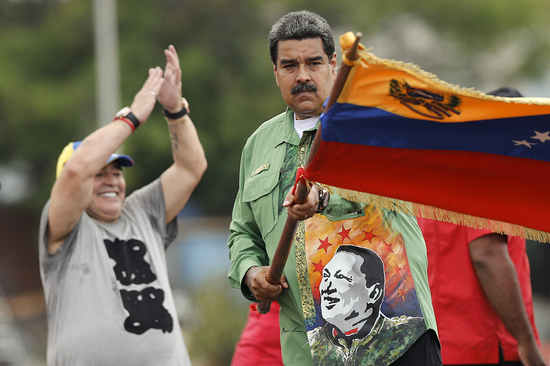 2018年5月17日，委內瑞拉總統尼古拉斯·馬杜羅（Nicolas Maduro）與馬勒當拿同在競選集會中，他揮舞著委內瑞拉國旗。