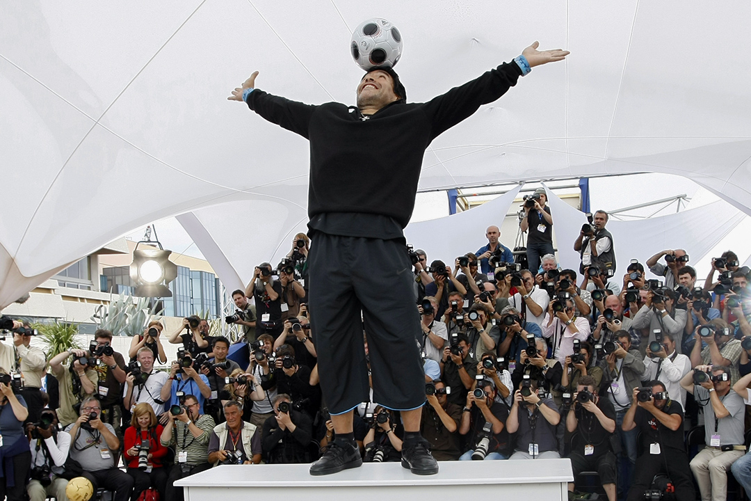 2008年5月20日，第61屆康城電影節，馬勒當拿在傳媒拍照時表演。