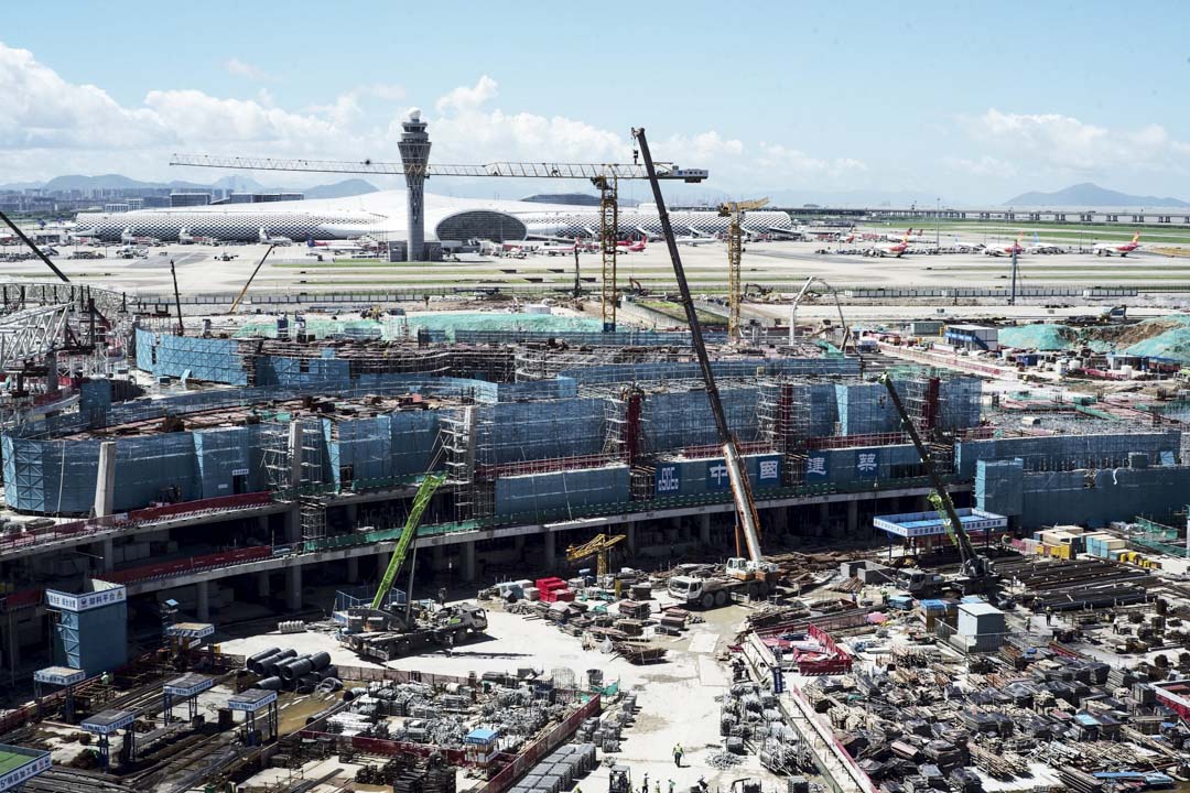 2020年6月17日,深圳宝安国际机场新的候机大楼正在兴建中。
