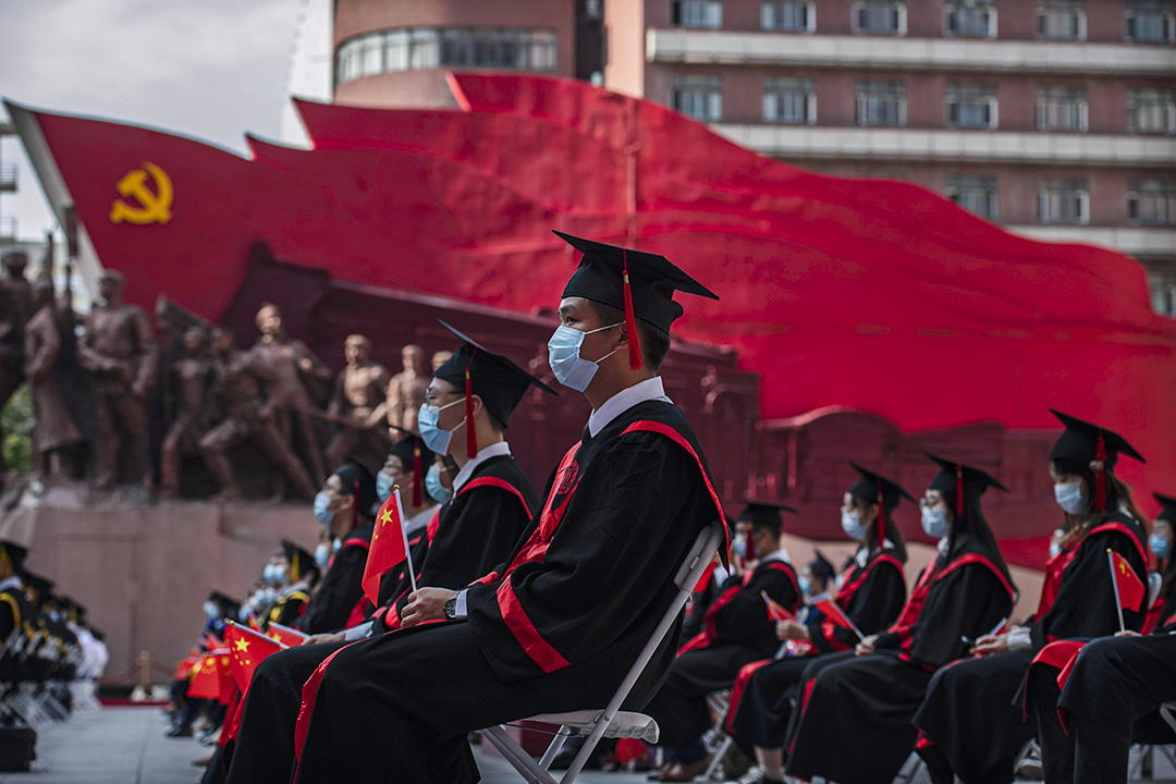 2020年6月30日北京,中國人民大學的學生舉行的畢業典禮上。
