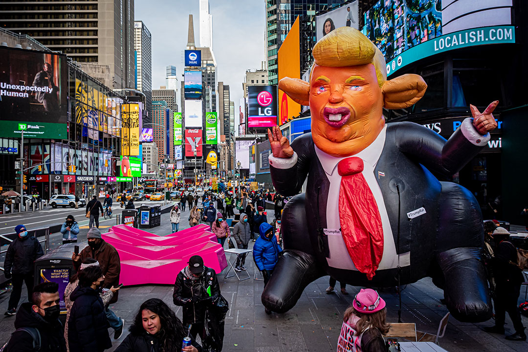 2021年1月9日紐約,示威者呼籲將特朗普免職,並在時代廣場周圍遊行。