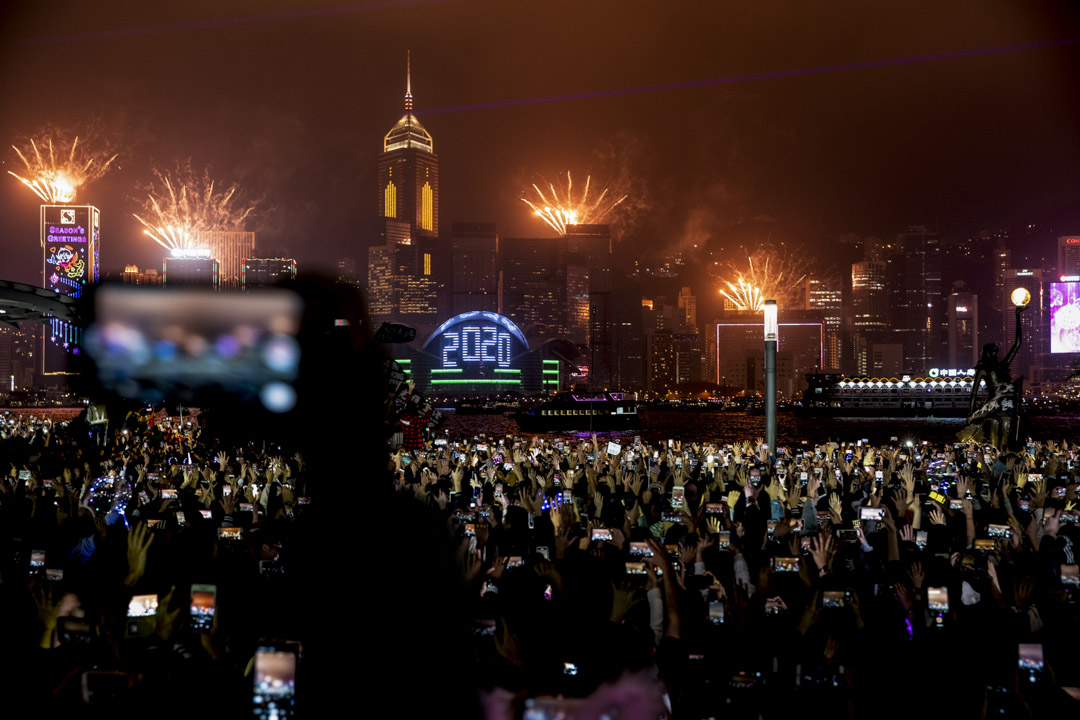 2019年12月31日﹐香港市民在尖沙咀倒數,迎接新一年。