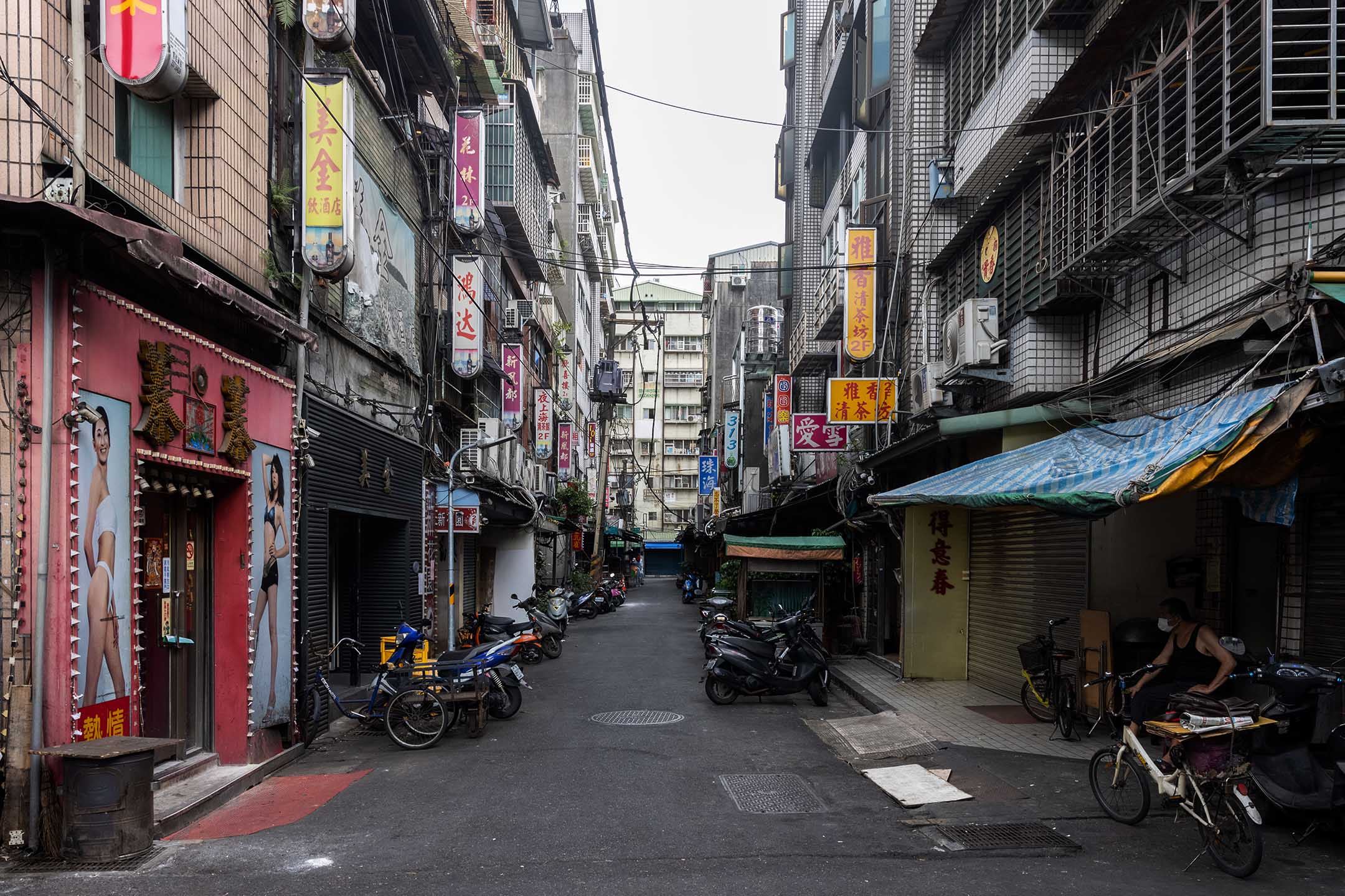 2021年5月17日,台北萬華區的茶室。