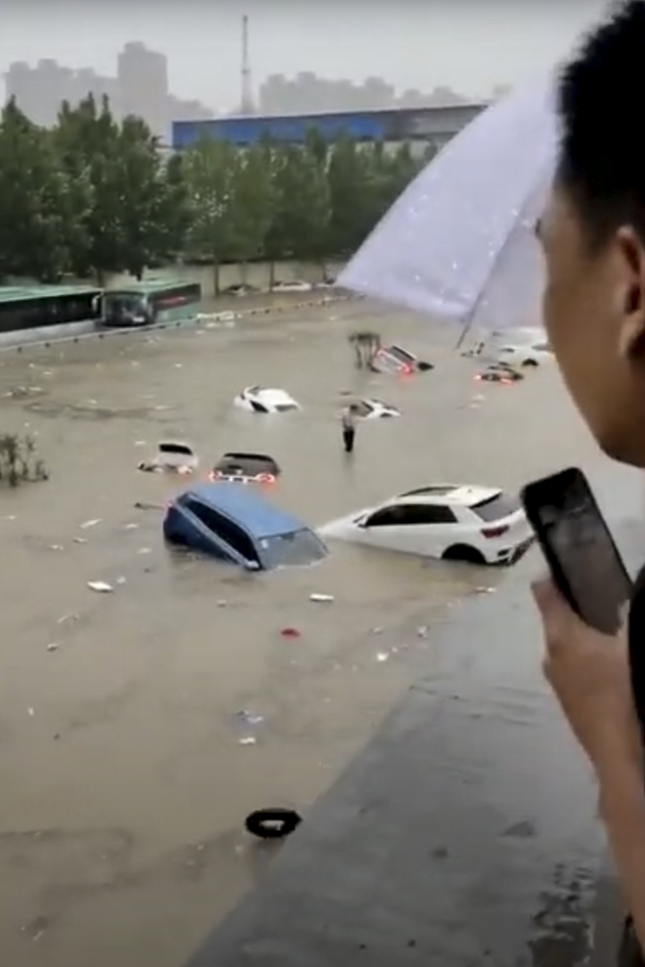 2021年7月20日,河南省遭遇大暴雨的現場。