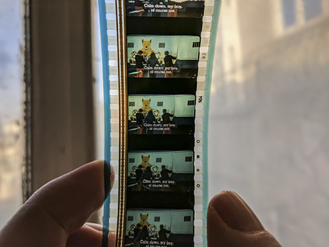 加拿大籍阿富汗裔导演 Ariel Nasr 所制作的纪录片《The Forbidden Reel》(2019) 。