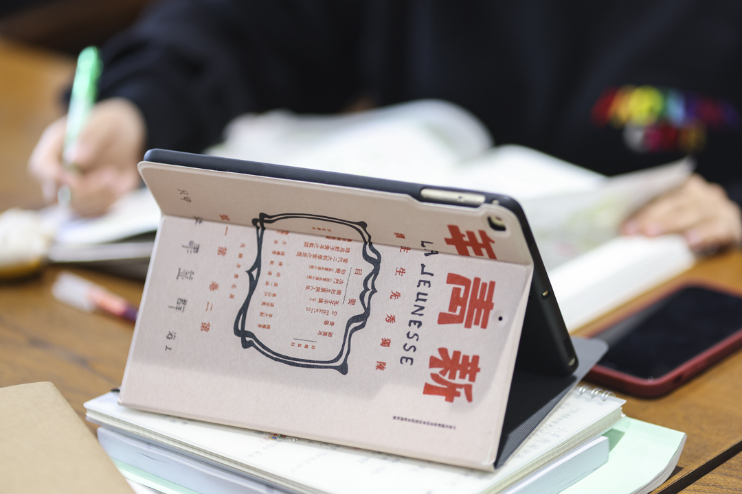 2021年12月23日,山西省太原市的圖書館,考生為即將舉行的全國研究生入學考試做準備。