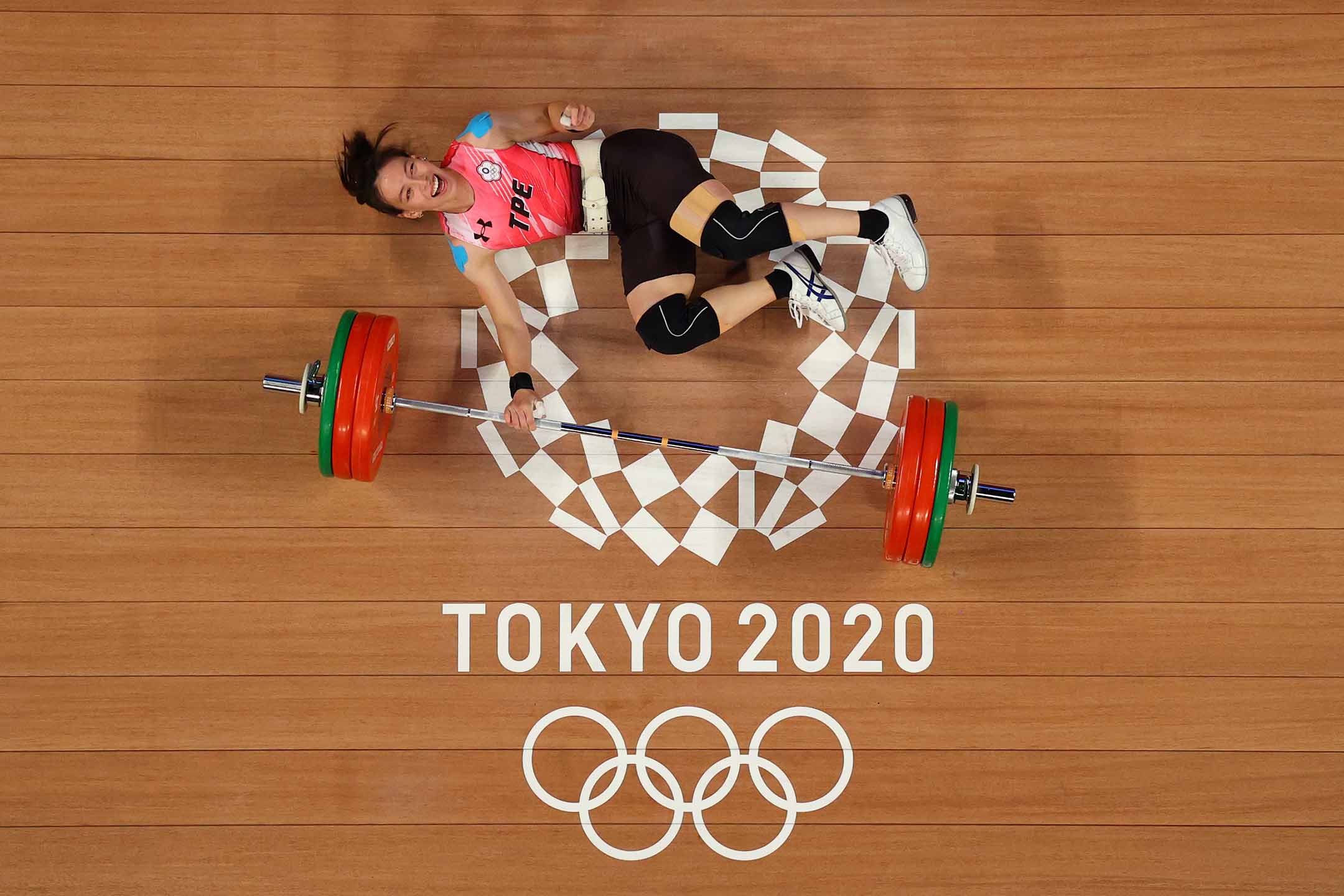 2021年7月27日日本东京,举重选手郭婞淳在奥运女子59公斤量级,以破奥运会纪录的挺举133公斤,抓举103公斤,总计236公斤的成绩,为中华台北队拿下本届奥运会首面金牌。