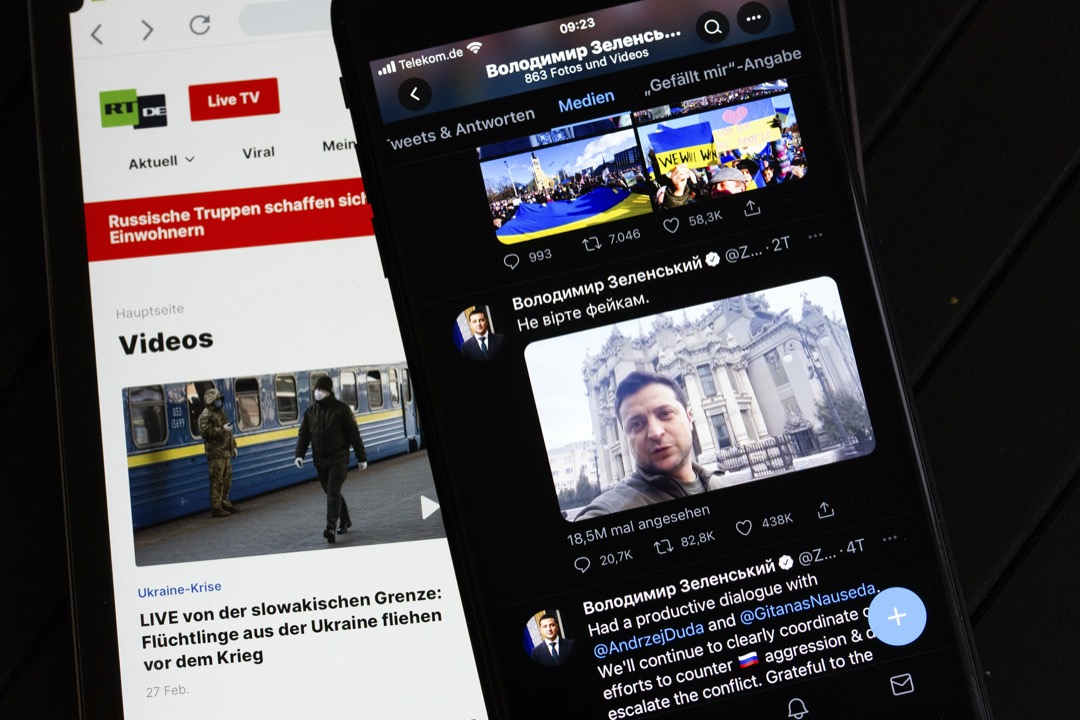 2022年2月28日,烏克蘭總統澤連斯基的Twitter,與俄羅斯官方媒體RT的畫面。