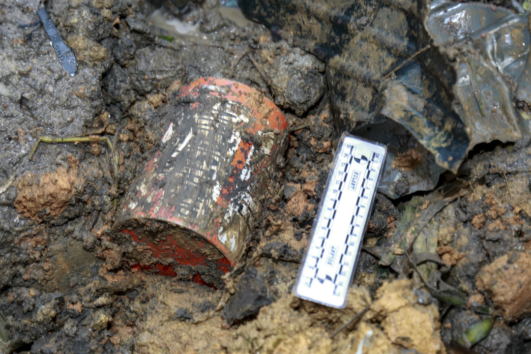 2022年3月23日,救援人员在广西梧州市滕县坠机现场发现一个黑盒子,初步确定为东方航空公司MU5735客机的飞行记录器。