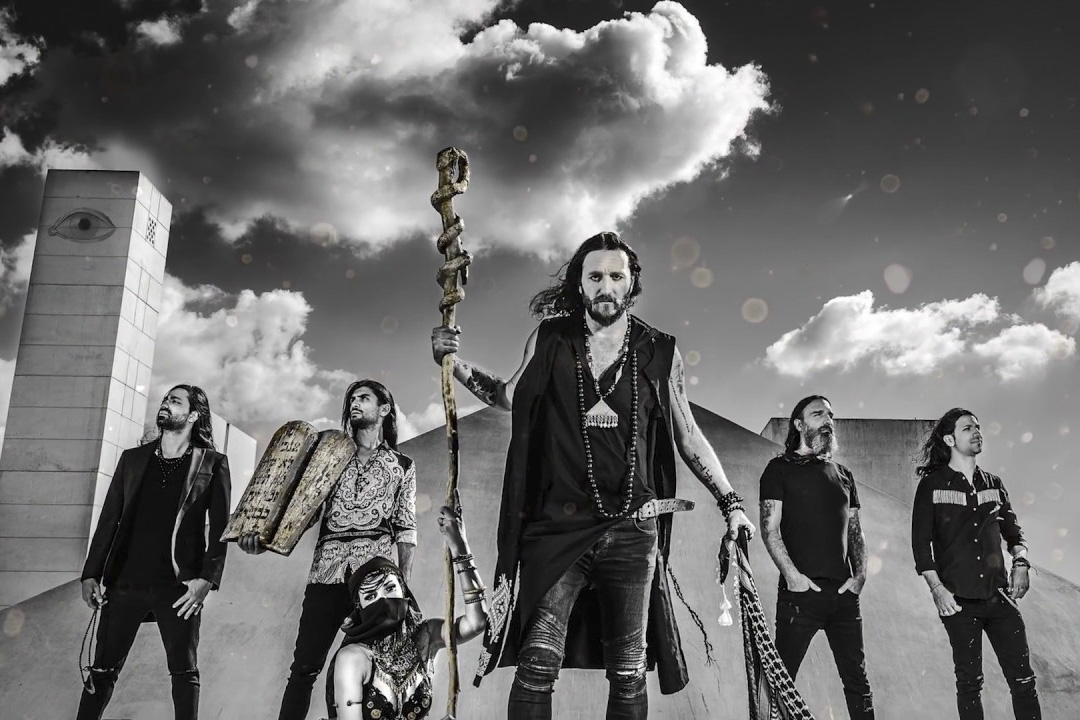 以色列民謠死亡金屬樂團Orphaned Land。