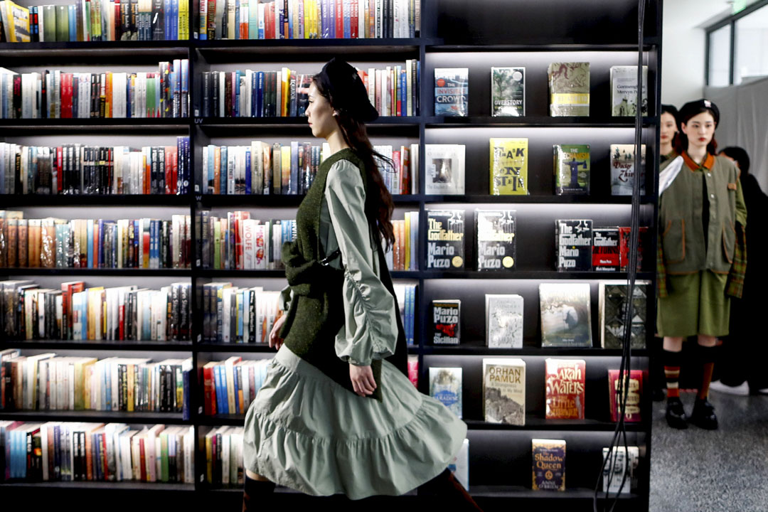 2020年5月6日,北京一間書店舉行的時裝秀。