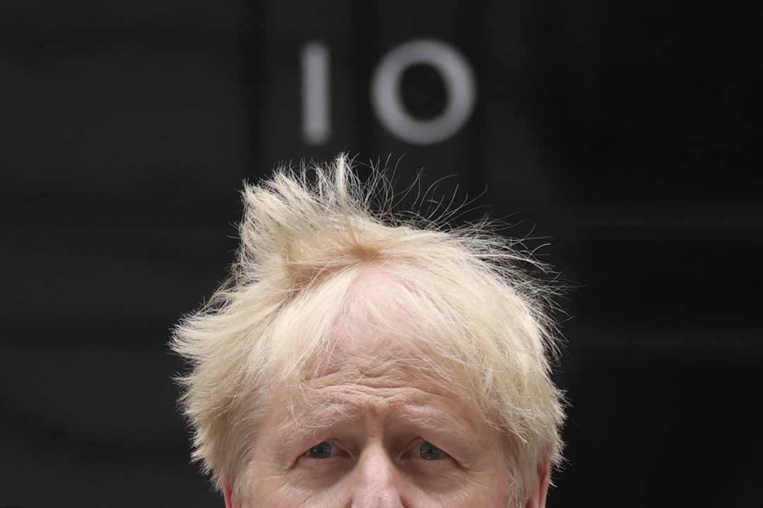2022年7月7日,英國首相約翰遜在唐寧街 10 號外宣布辭職時向全國發表講話。