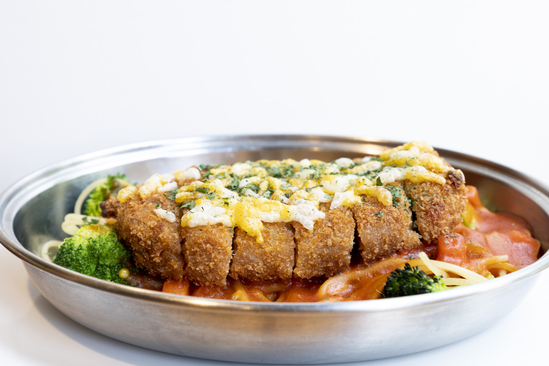 由OmniFoods 「新豬肉」所製作的焗豬扒飯。