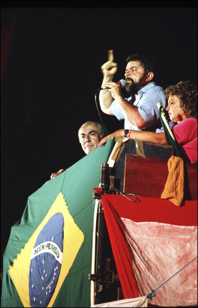 1989年,左翼工會領袖盧拉參加總統選舉。