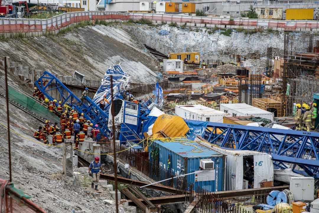 2022年9月7日,香港秀茂坪安达臣道地盘一个重达65吨的天秤突然倒塌,压毁地盘内多个货柜改装而成的办公室。