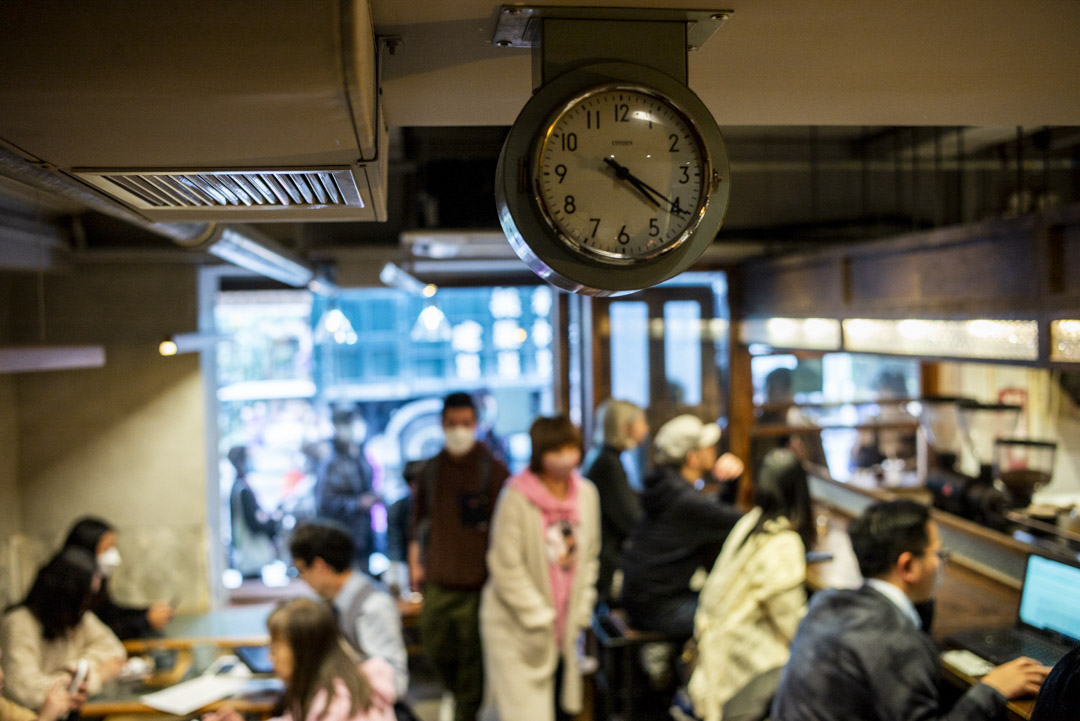2022年年末数天,Brew Note的熟客们又把狭长的咖啡馆挤满了,小小空间再次感受久违的热闹。