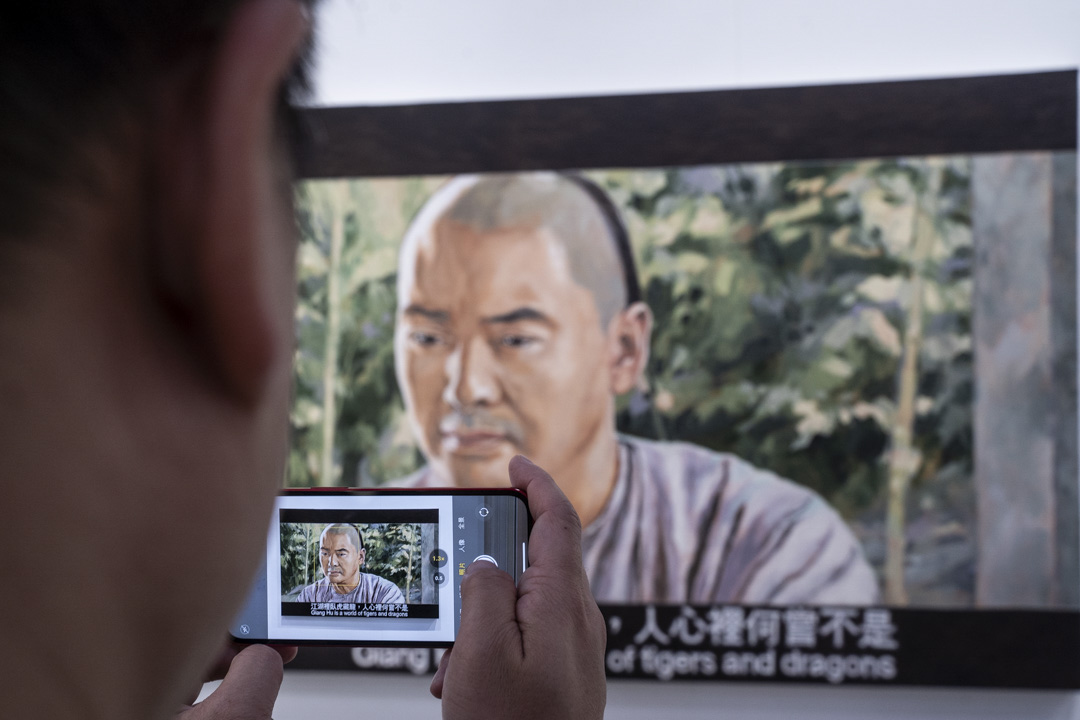 周俊辉《卧虎藏龙》“江湖里卧虎藏龙,人心何尝不是”。