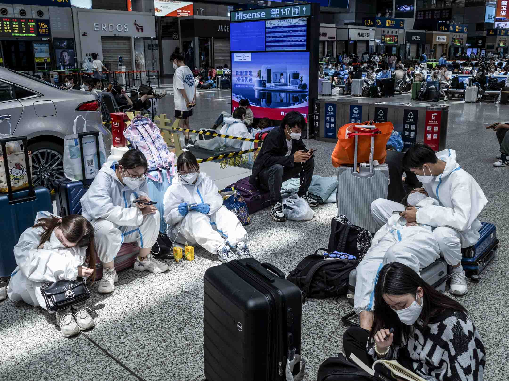 2022年5月22日，上海虹桥高铁站出境大堂。