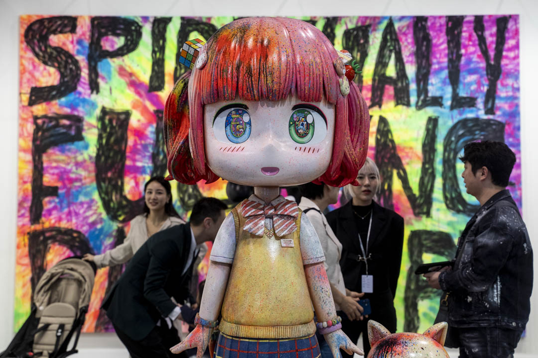 由日本艺术家村上隆执导与策划的东京画廊Kaikai Kiki展出多个雕塑作品, 包括艺术家Mr. 的萌少女雕塑。