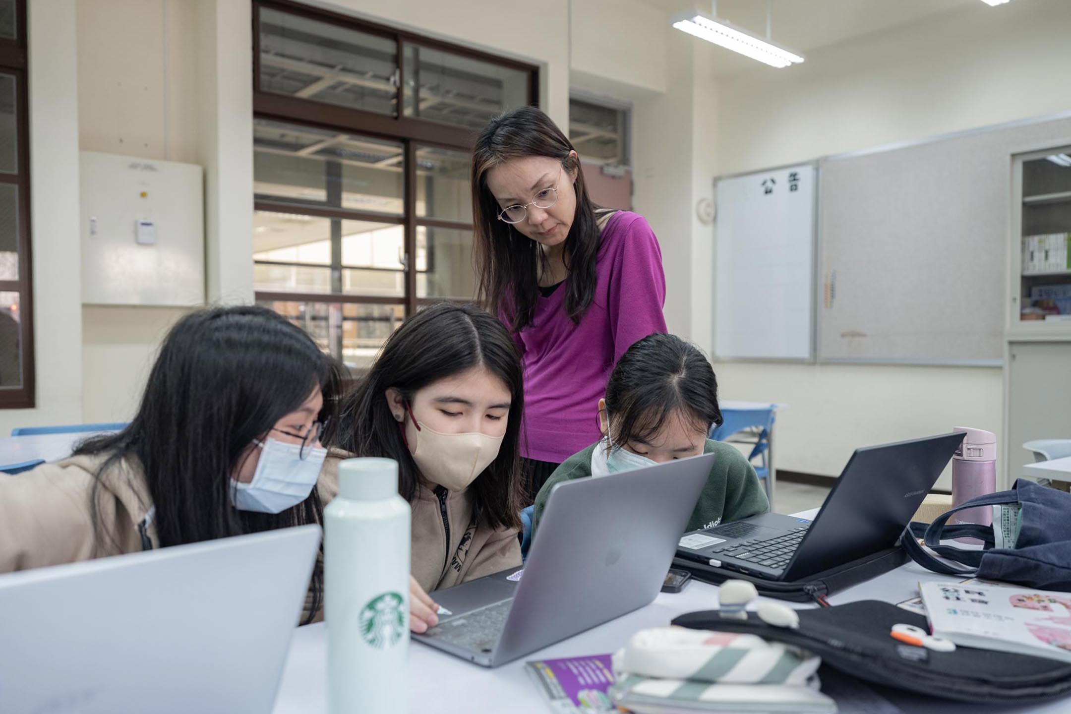 中山女高内的「人社班」。 