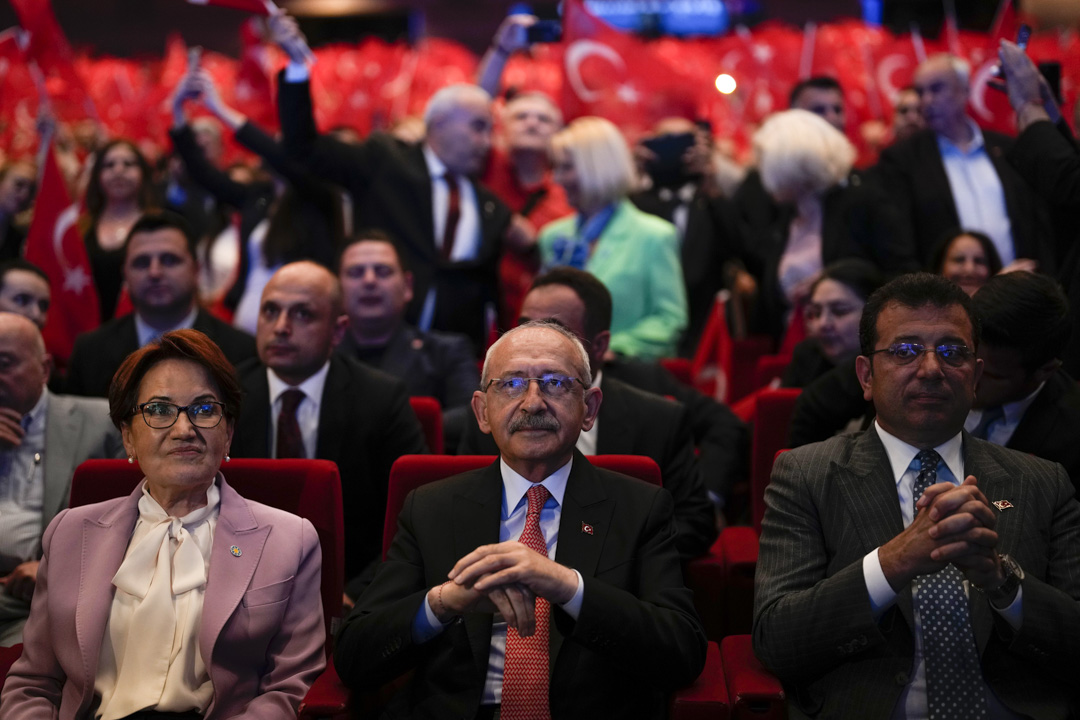 2023年5月26日,土耳其反對黨候選人基里達歐魯(Kemal Kilicdaroglu)出席土耳其伊斯坦堡舉行的競選活動。攝:Khalil Hamra/AP/達志影像