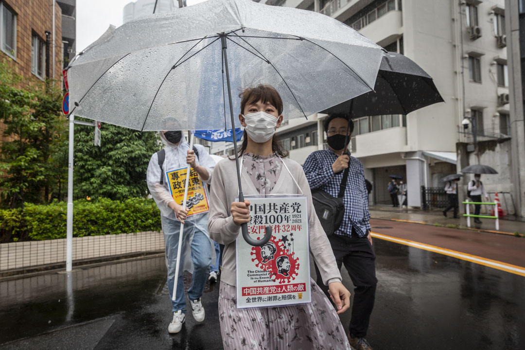 2021年6月4日,日本東京,有示威者於天安門事件32週年時遊行到中國大使館。攝:Yuichi Yamazaki/Getty Images