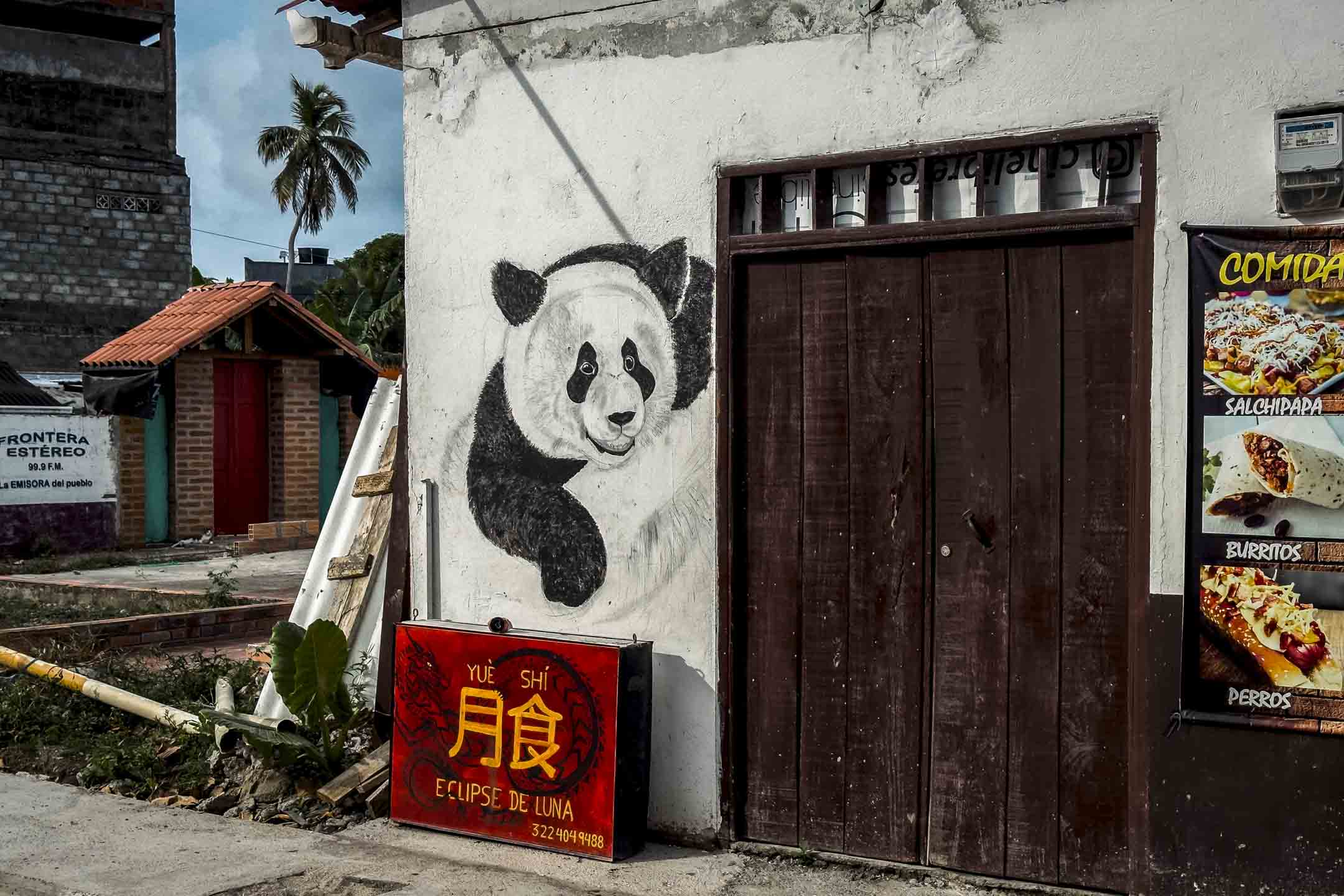 在内科克利,由于近年路经此地的中国偷渡客愈来愈多,已经开了三家中餐馆。摄:Shawn Yuan/端传媒