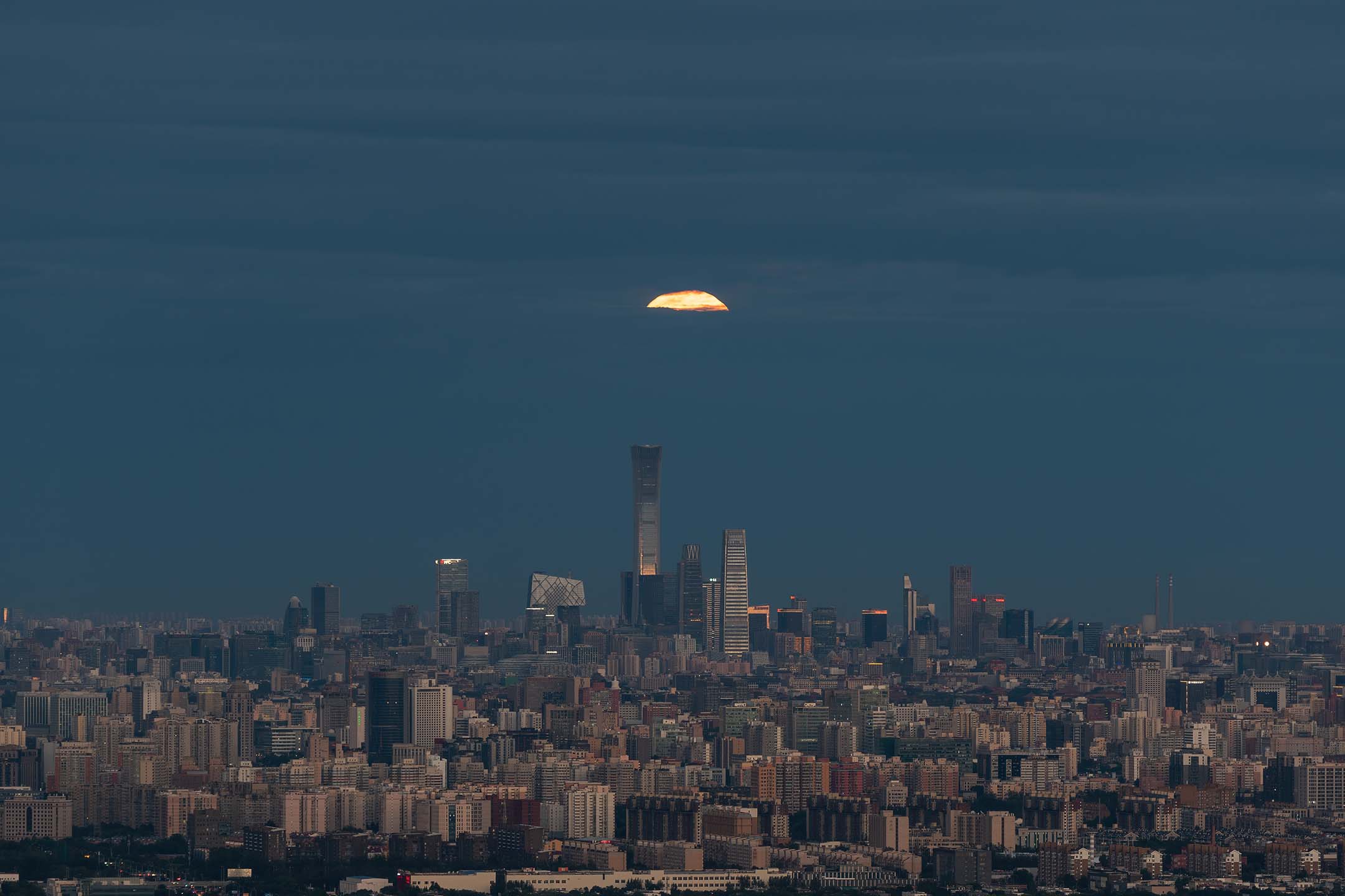 2021年9月20日,北京上空的滿月。攝:Zhang Qiao/VCG via Getty Images