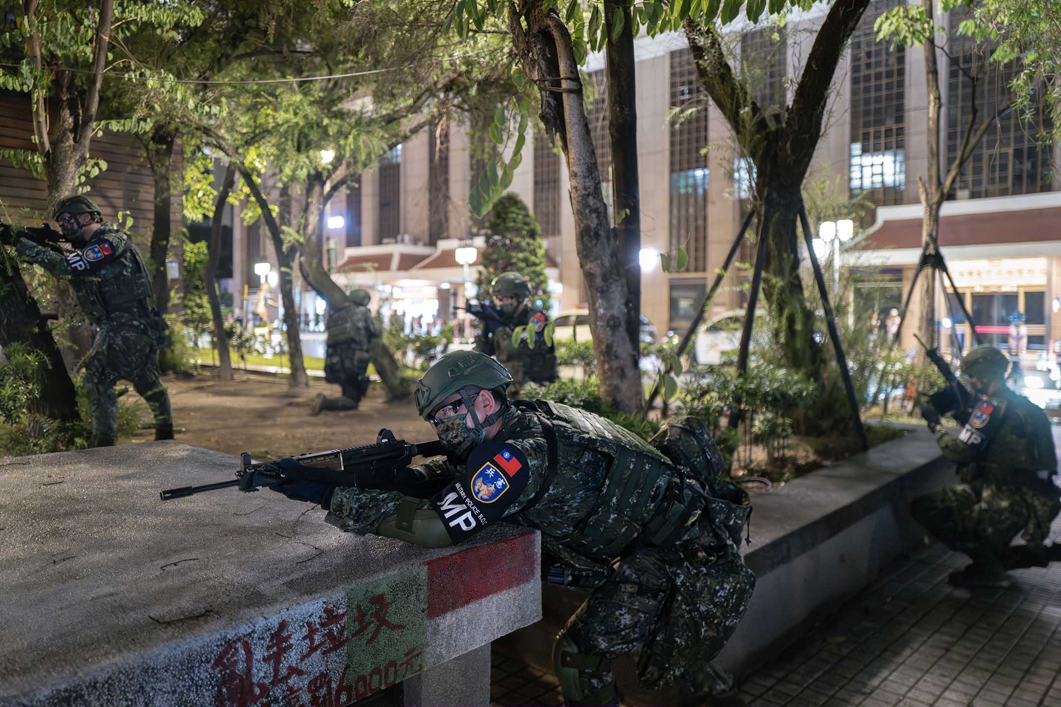 2023年7月26日,台北車站,漢光演習期間,憲警聯合反劫持作戰演練。攝:陳焯煇/端傳媒