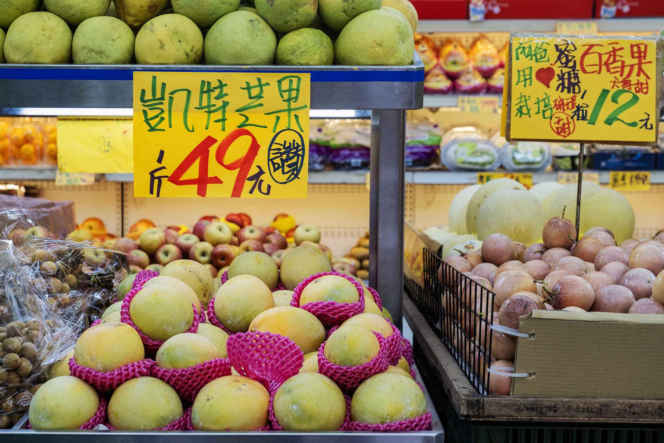 2023年8月31日,水果店内的台灣芒果。攝:陳焯煇/端傳媒