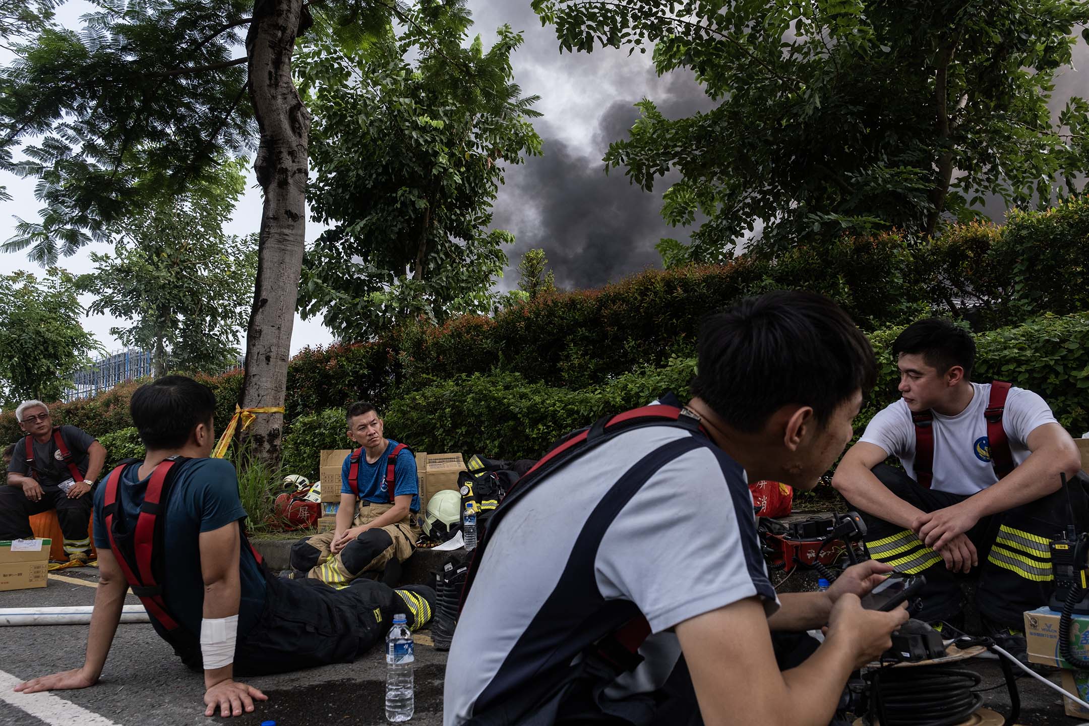 2023年9月23日，屏東工廠大火爆炸現場。攝：陳焯煇/端傳媒