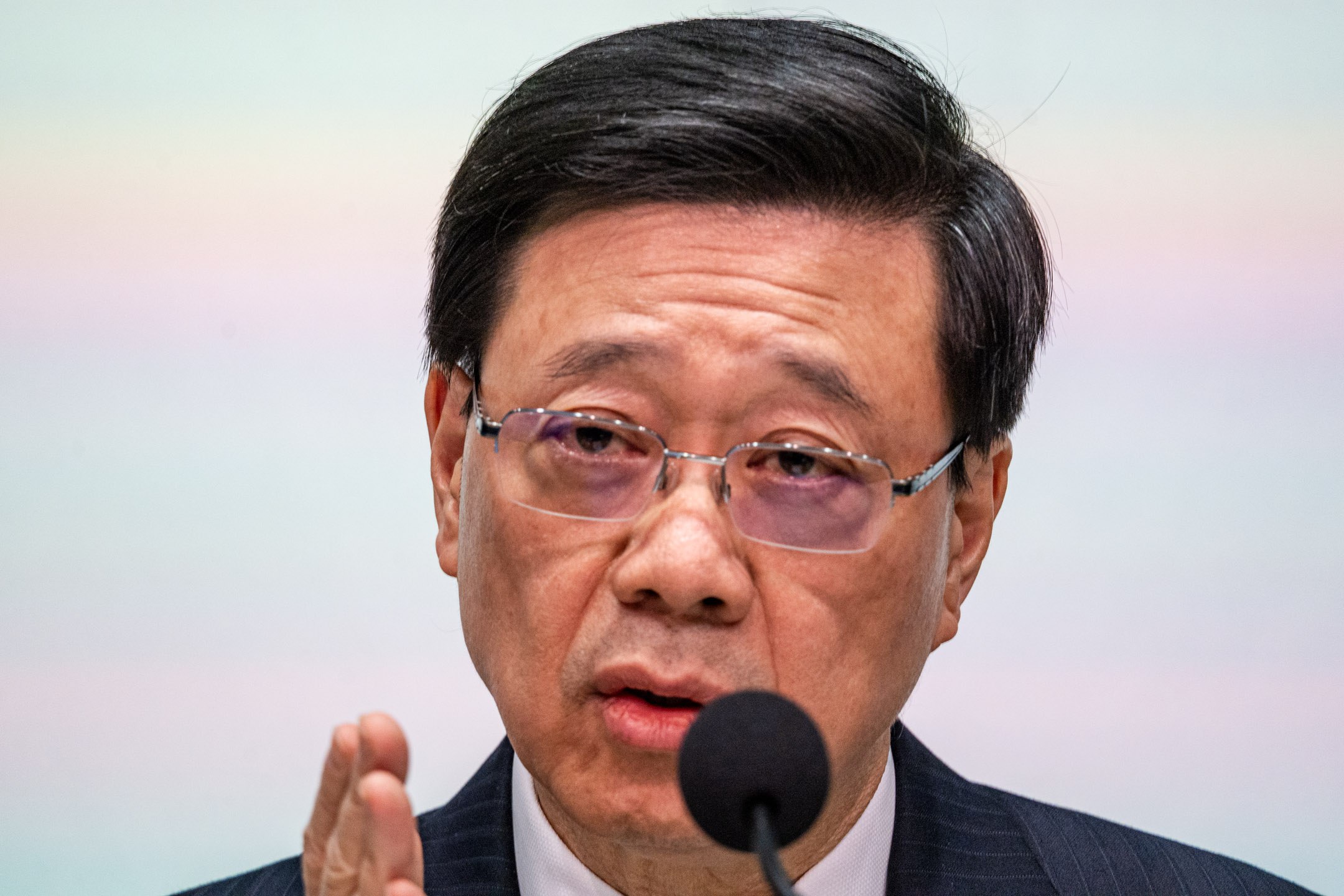 2023年10月25日,香港,特首李家超發表施政報告後見記者。攝:Ryan Lai/端傳媒