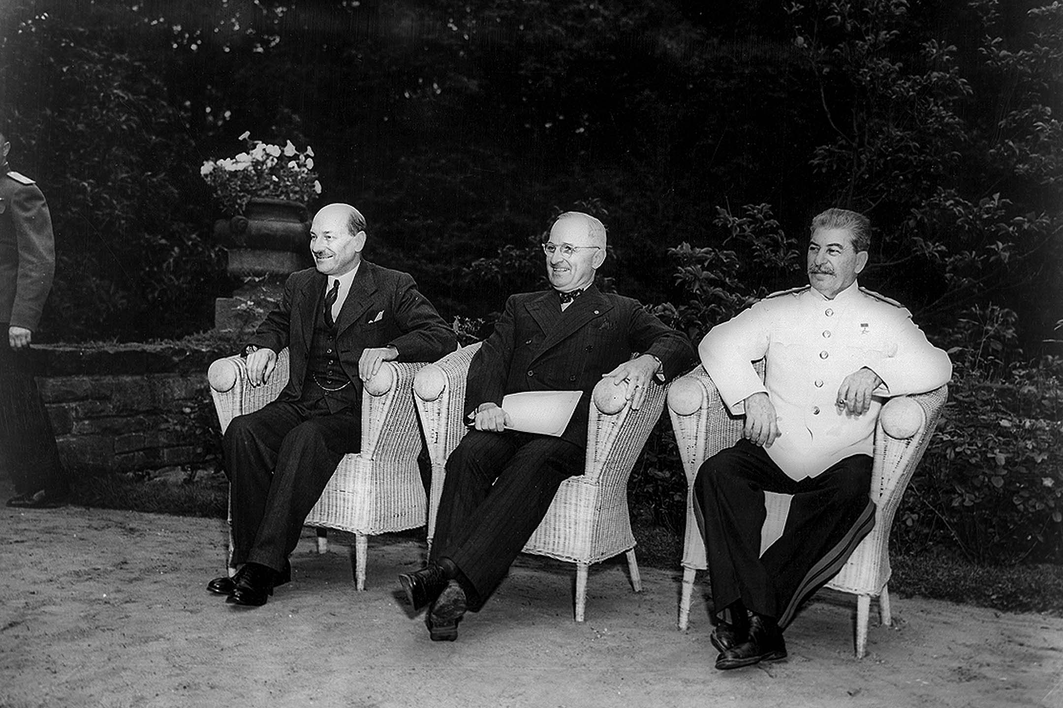 1945年,柏林,英國首相克萊曼·艾德禮、美國總统杜魯門和蘇聯最高領導人史達林。攝:Photo12/Universal Images Group via Getty Images