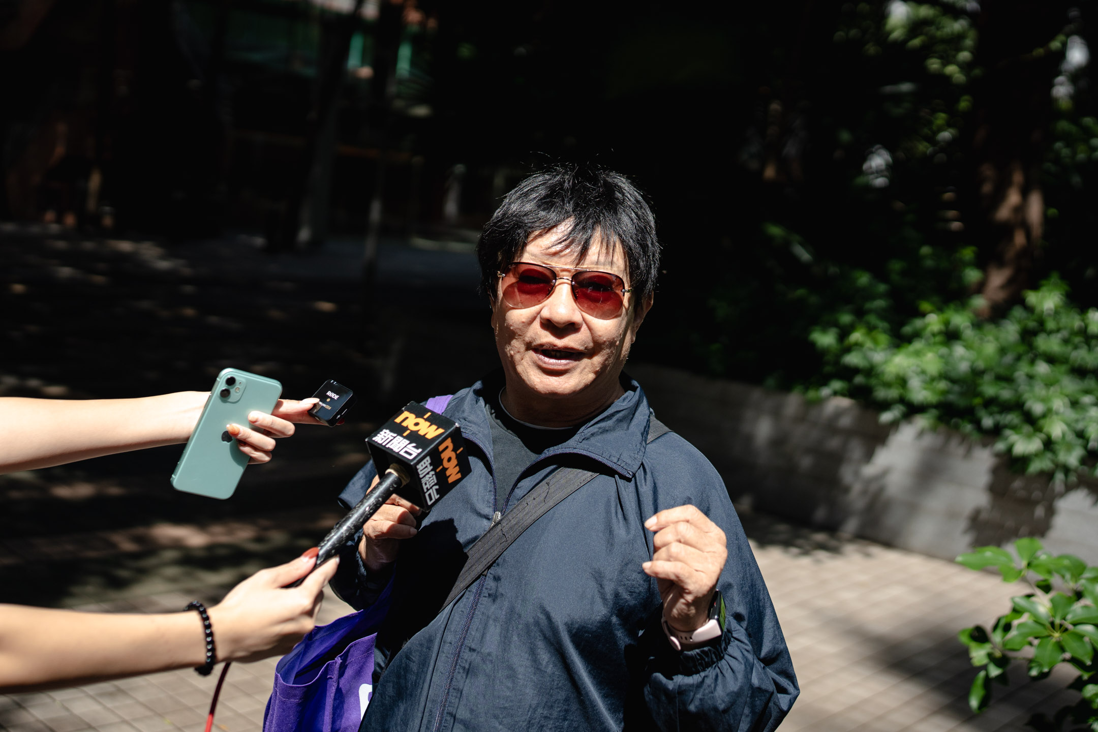 2023年10月24日,「二胡伯伯」李解新因街頭奏《願榮光》被判囚30日,放棄上訴入獄服刑。攝:Ryan Lai/端傳媒