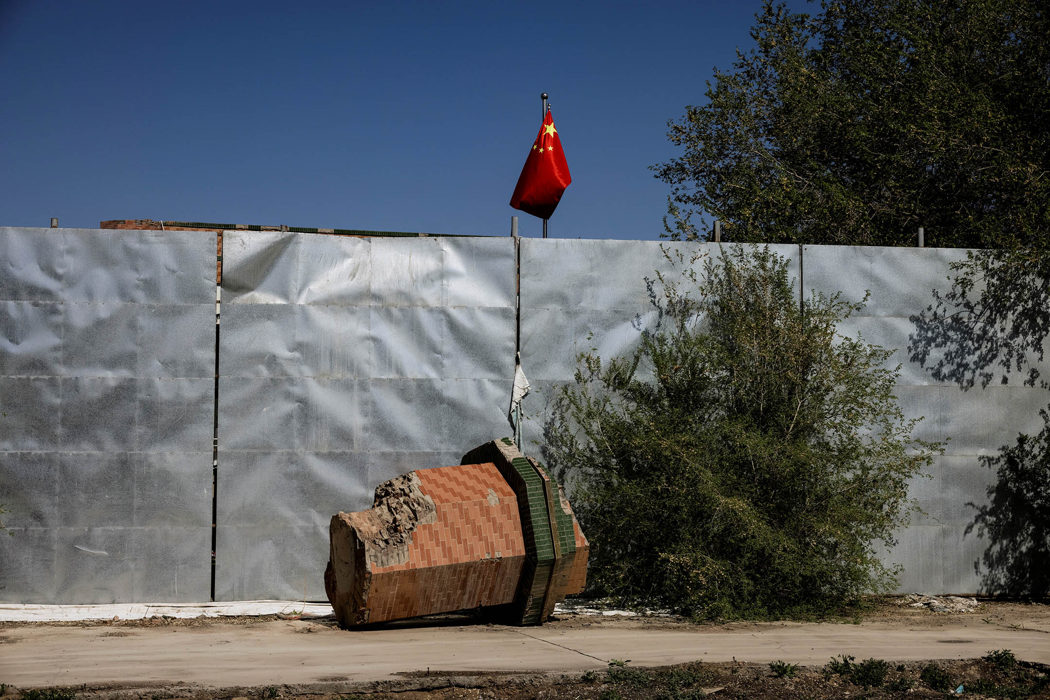 2021年5月6日,新疆維吾爾自治區,一座清真寺折斷了的宣禮塔。攝:Thomas Peter/Reuters/達志影像