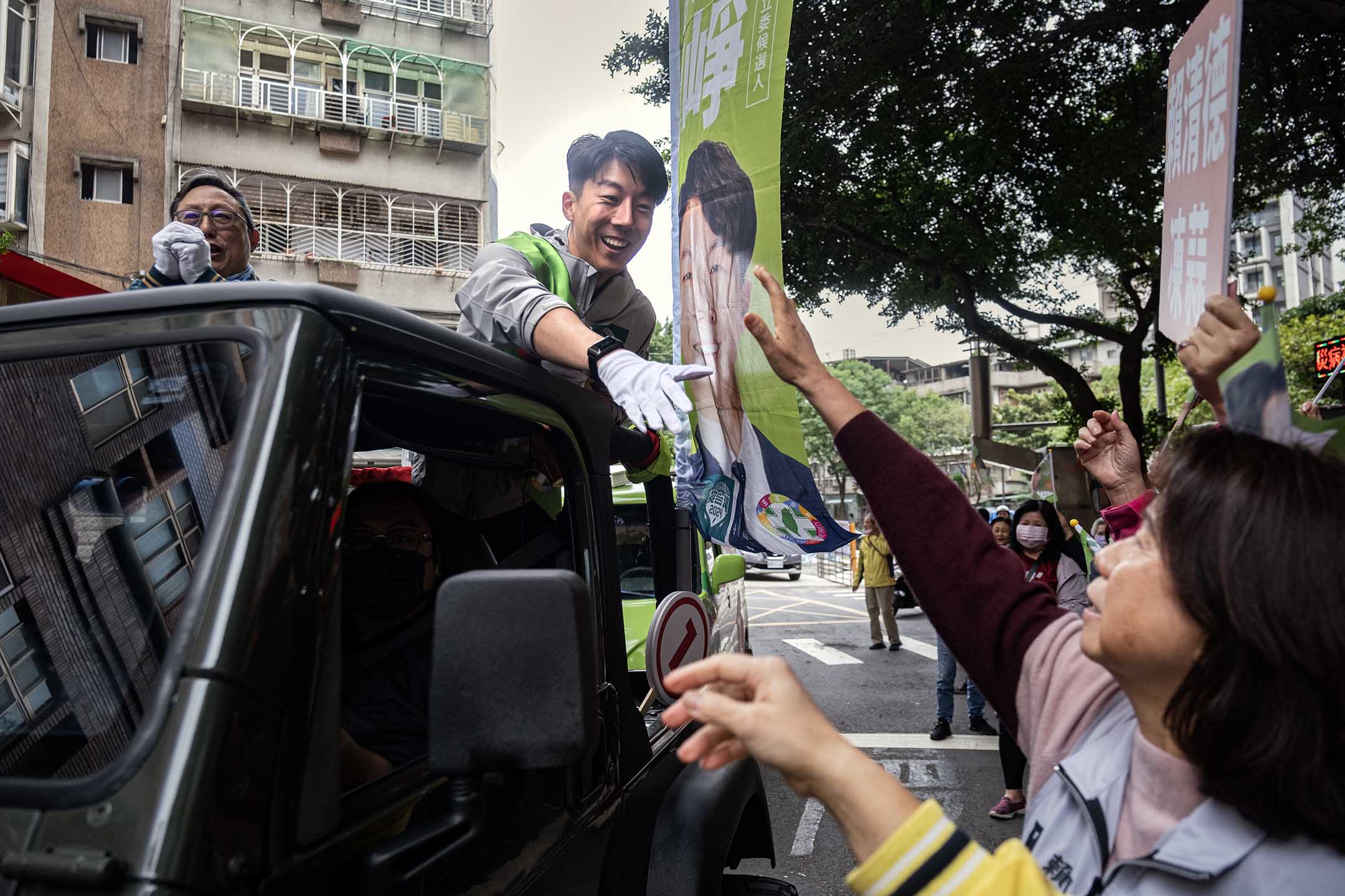 2023年12月10日，台北，新北市第八選舉區立法委員候選人吳崢。攝：陳焯輝/端傳媒