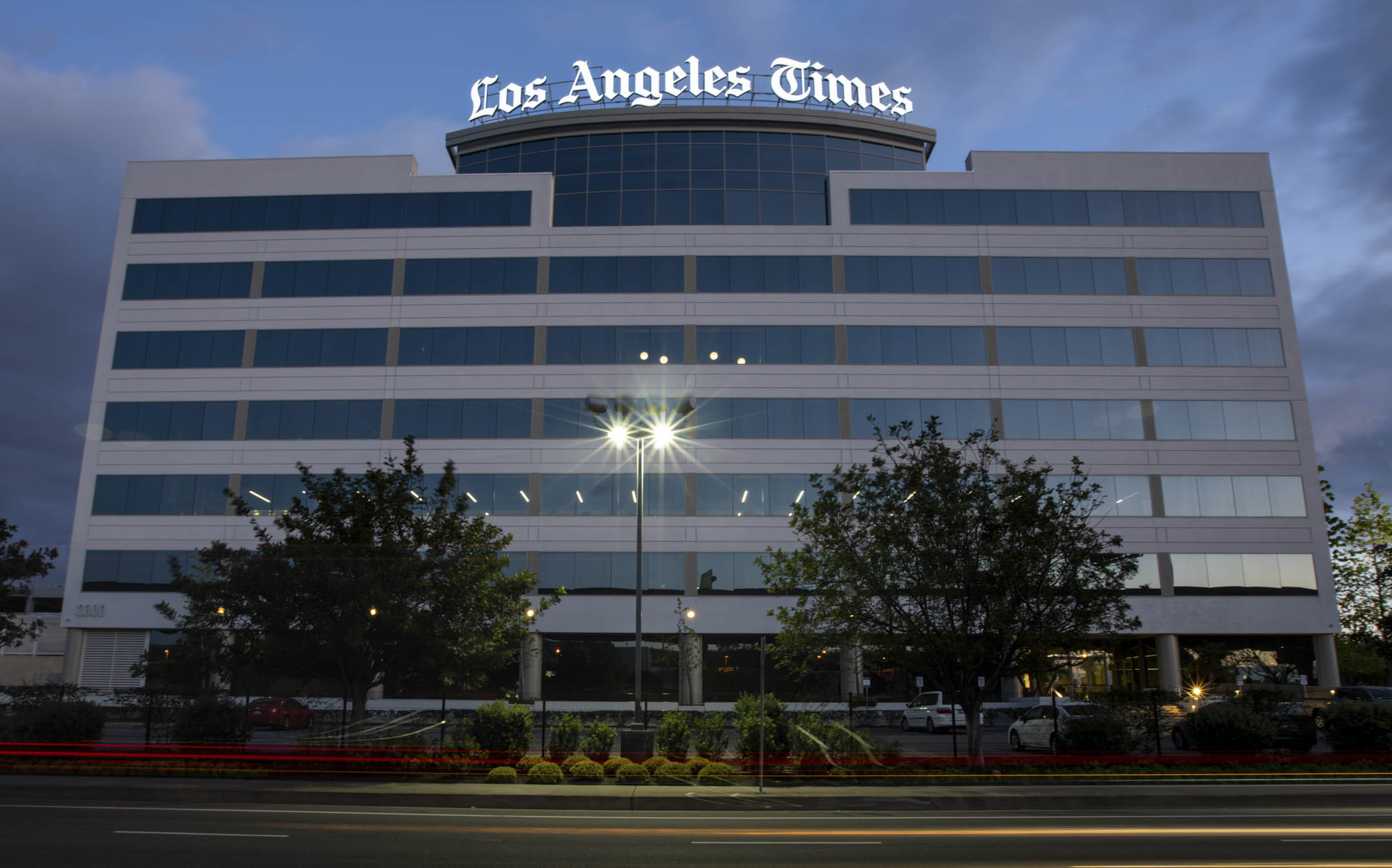 2020年4月17日，加州的《洛杉磯時報》大樓和新聞編輯室。攝：Kent Nishimura / Los Angeles Times via Getty Images