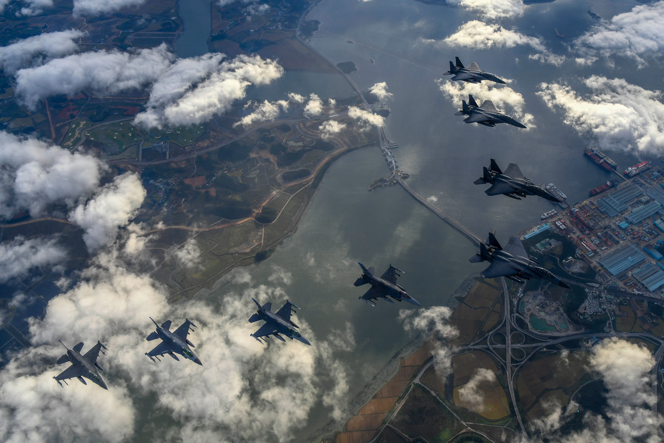 2022年10月4日,韓國和美國軍隊舉行空中力量演習。攝:South Korean Defense Ministry via Getty Images