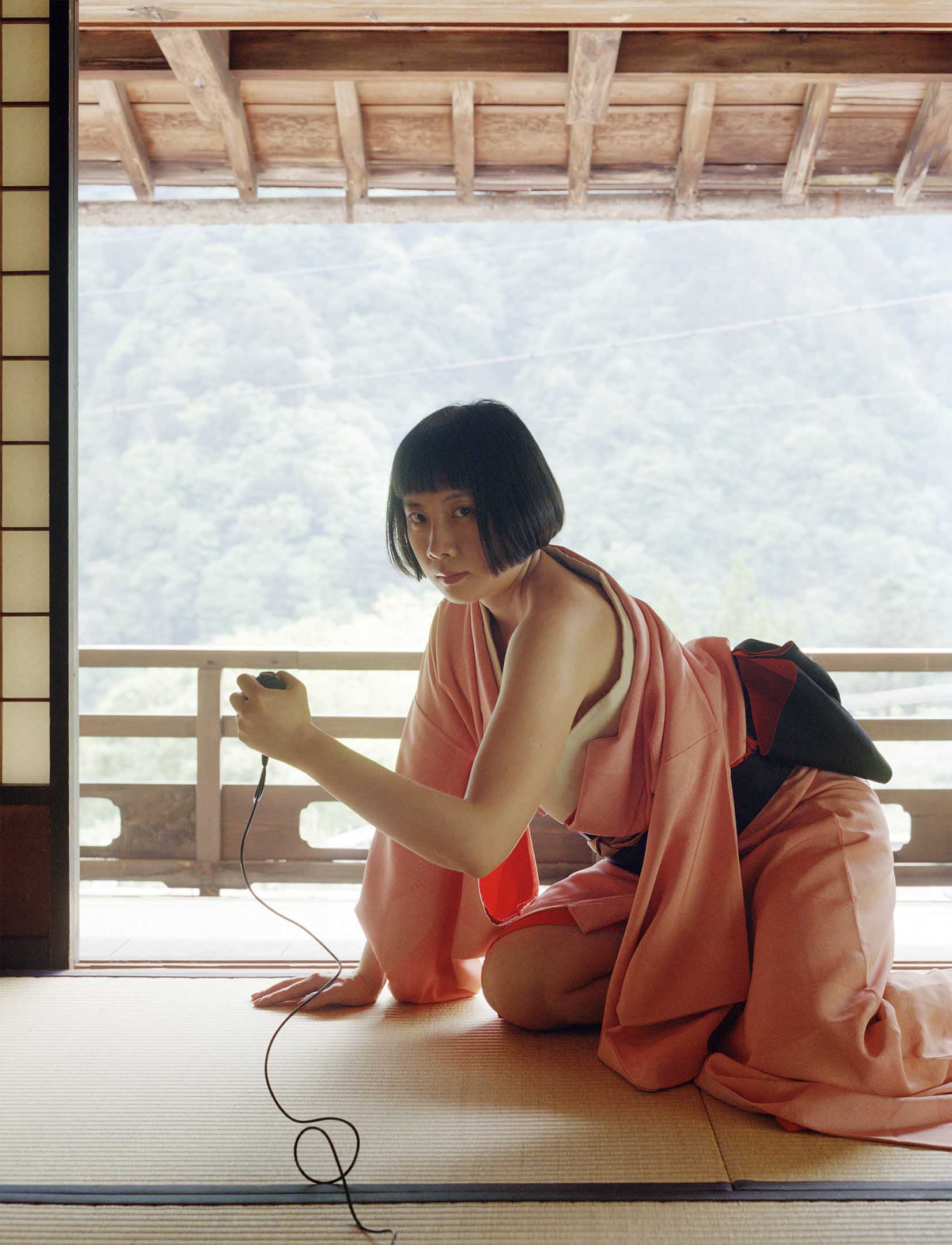 《The woman who clicks the shutter》圖片由藝術家及刺點畫廊提供