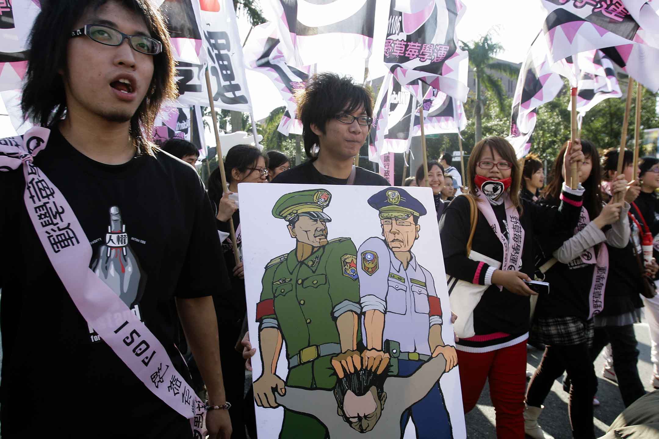 2008年12月7日,示威者在台北举行集会,要求政府修改有关集会和游行的现行法律。摄:Pichi Chuang/Reuters/达志影像