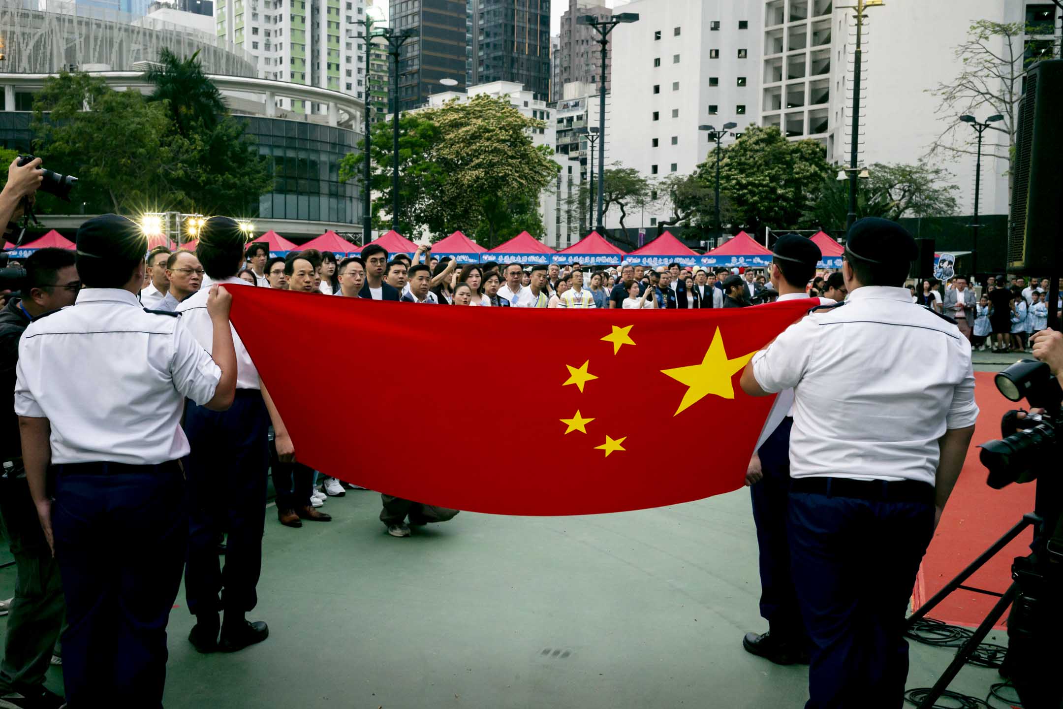 2024年4月15日,全民国家安全教育日嘉年华在维园举行,有国安知识展板及国安教育摊位游戏、香港警务处反恐装备展示、新兴运动体验等活动。摄:林振东/端传媒