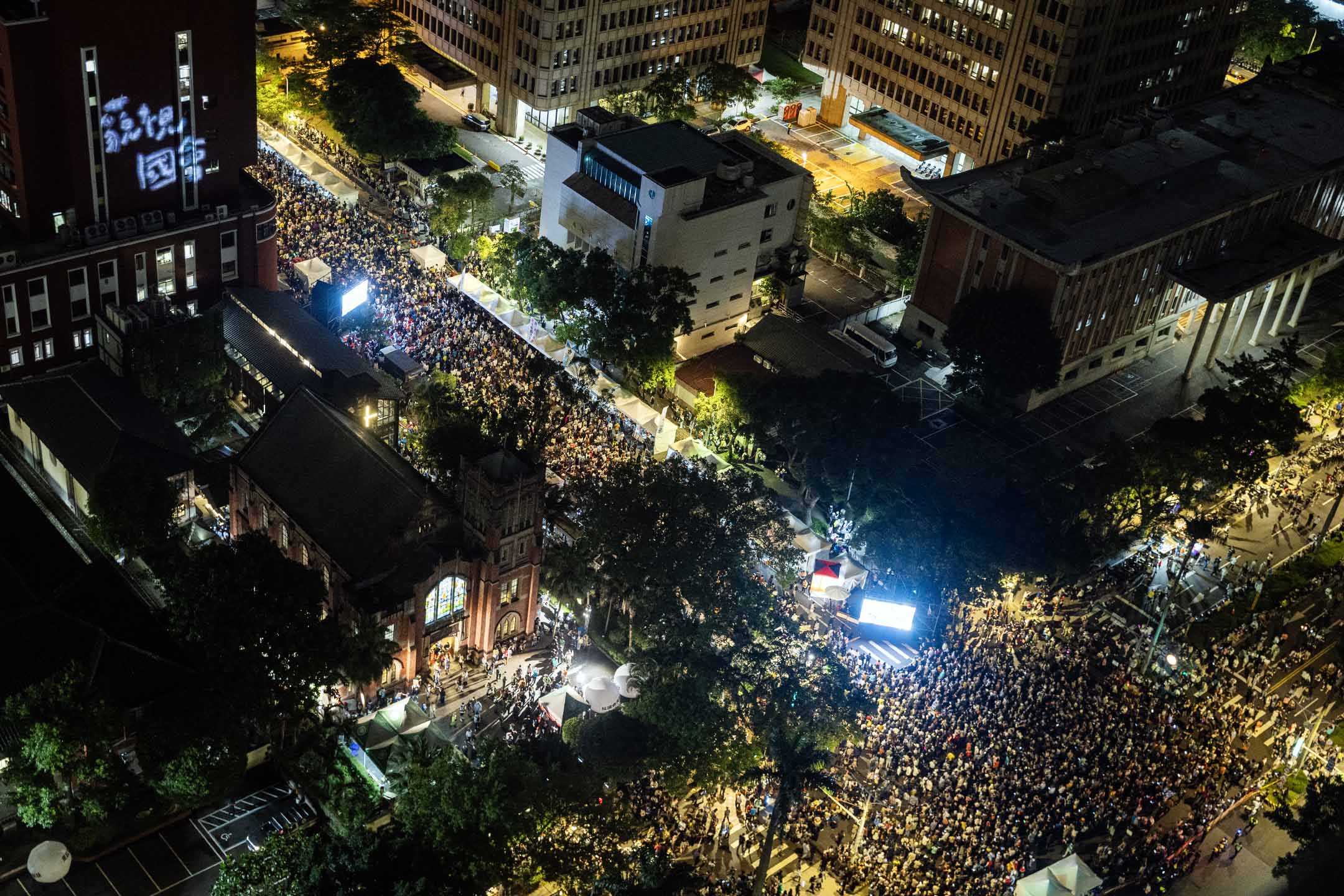 2024年5月28日,台北,立法院審議國會改革法案,立法院外民衆集會。攝:陳焯煇/端傳媒