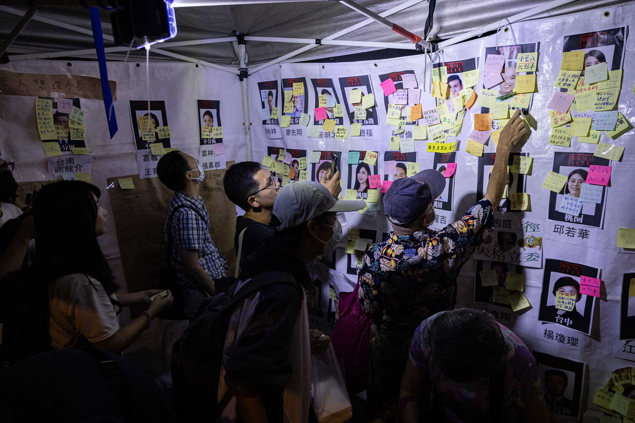 2024年6月20日,台北,公民团体发起“青鸟行动”,号召支持者到立法院外声援。摄:陈焯煇/端传媒